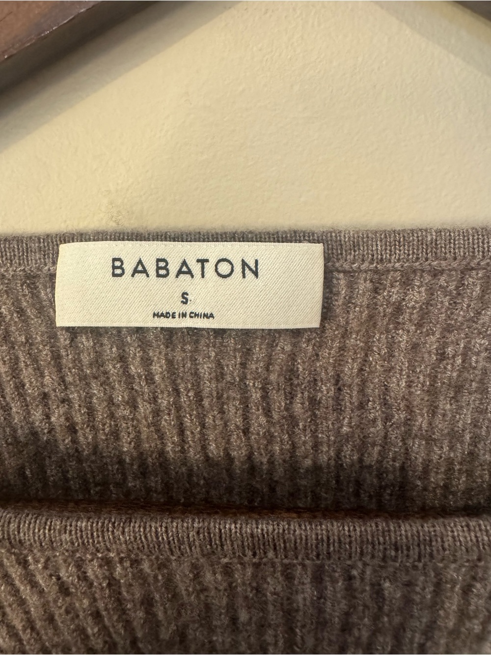 Babaton Taupe Ribbed Cropped Balloon Sleeve Sweater Size S - Picture 3 of 7